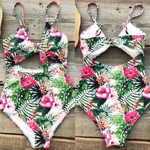Cupshe Soulful Hug Print One-piece Swimsuit